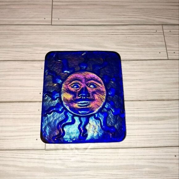 John Cook 2006 Signed Iridescent Carnival Art Glass Sun Face Tile/Plaque 5x5½in - Picture 6 of 9